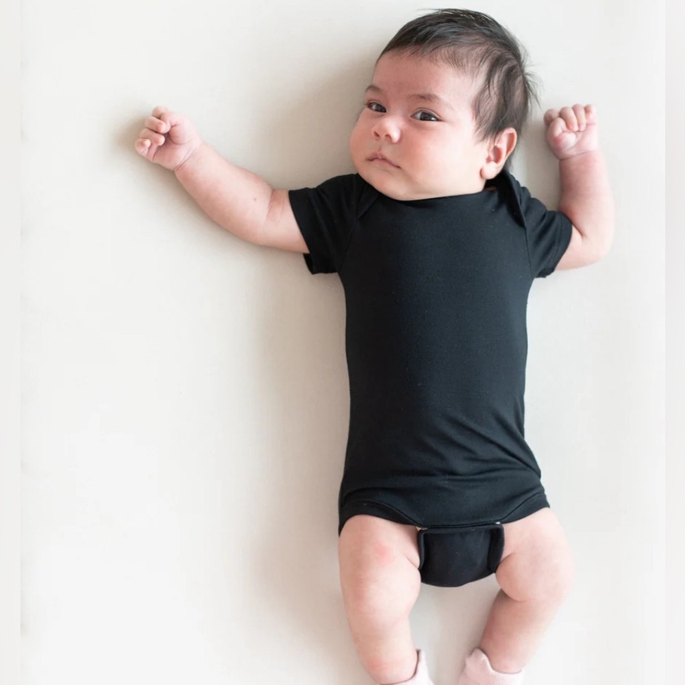 Kyte baby black onesie - newborn